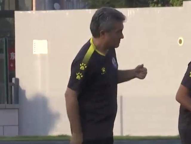 2024-08-11 由李阳执导，张若昀、钟楚曦、宋洋、吴晓亮领衔主演，主演的喜剧科幻电影《从21世纪安全撤离》于8月3日跟观众们正式相见了，收获众多口碑好评！