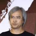 家庭关系的拼凑、破损，以及对家庭结构本身的质疑，实际上都在不同层次透露出人们对“家”的依傍与反思。